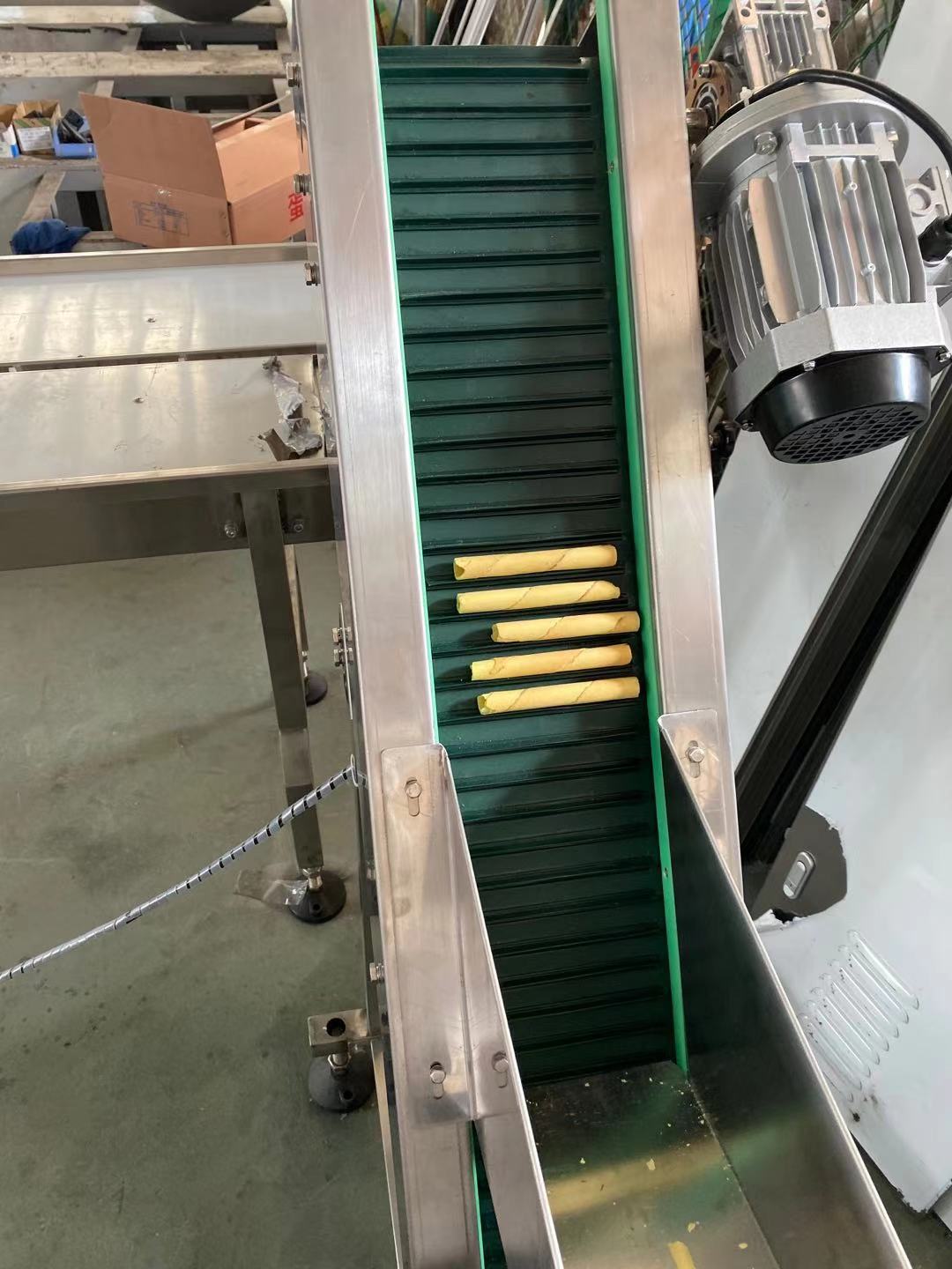 Упаковочная машина для упаковки яичных рулетов в вафельных рулетах Swiss Roll